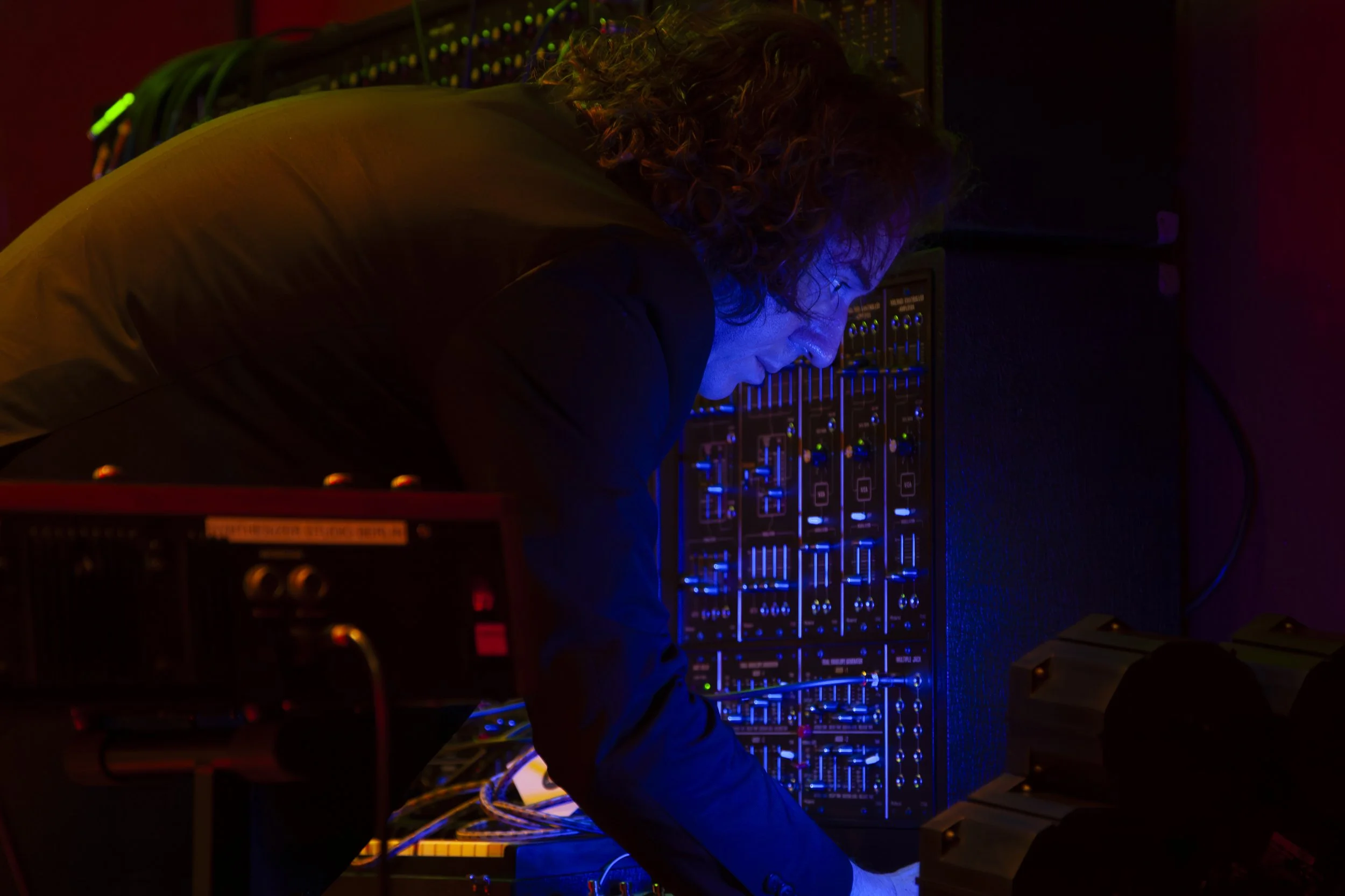 Thorsten Quaeschning performing at Synthesizer Museum Berlin in 2025