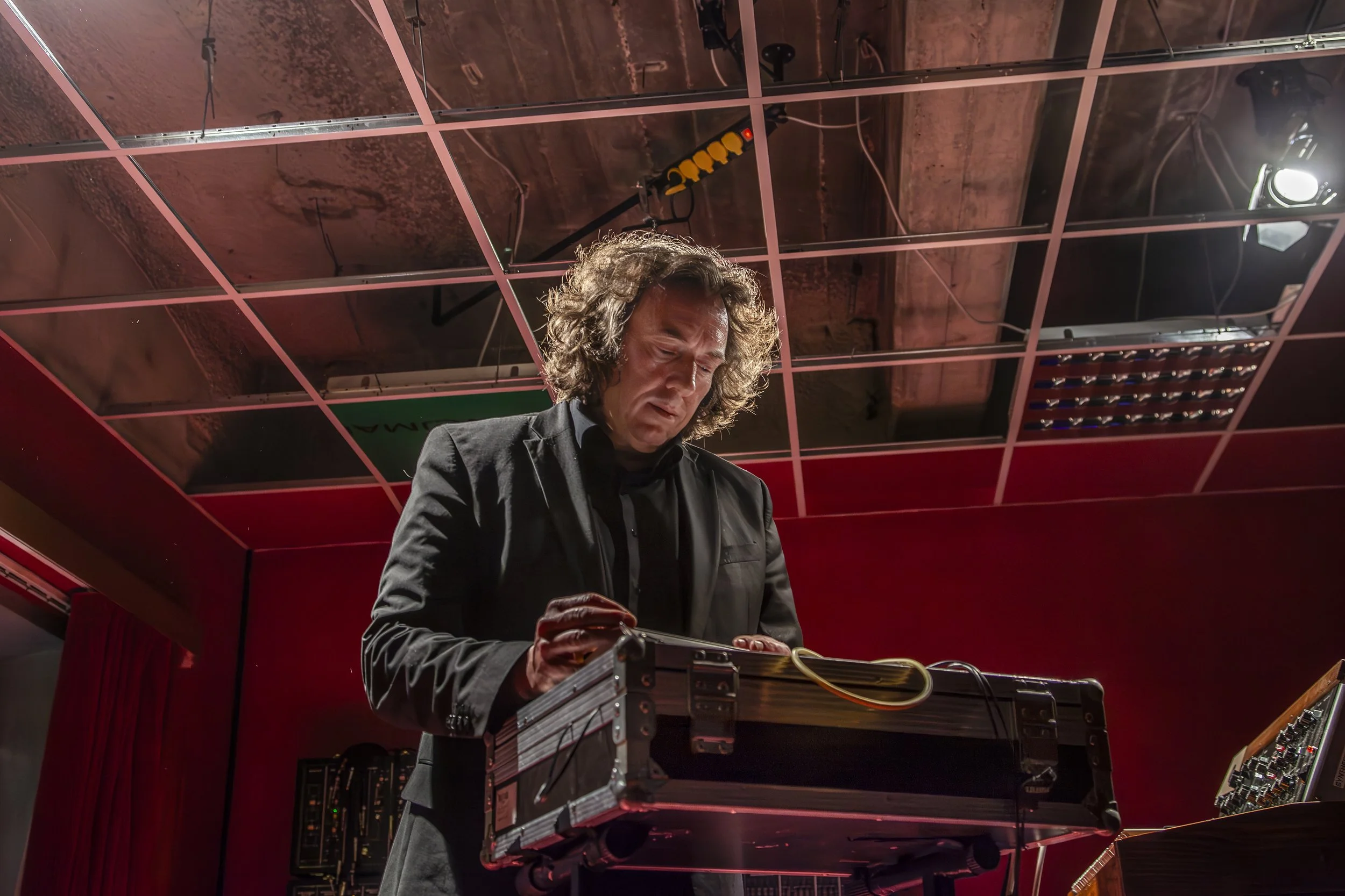 Thorsten Quaeschning performing with vintage synthesizers in Berlin in 2025